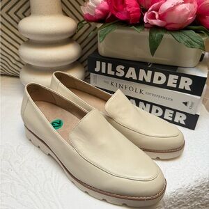 Vionic Women's Cream Loafers